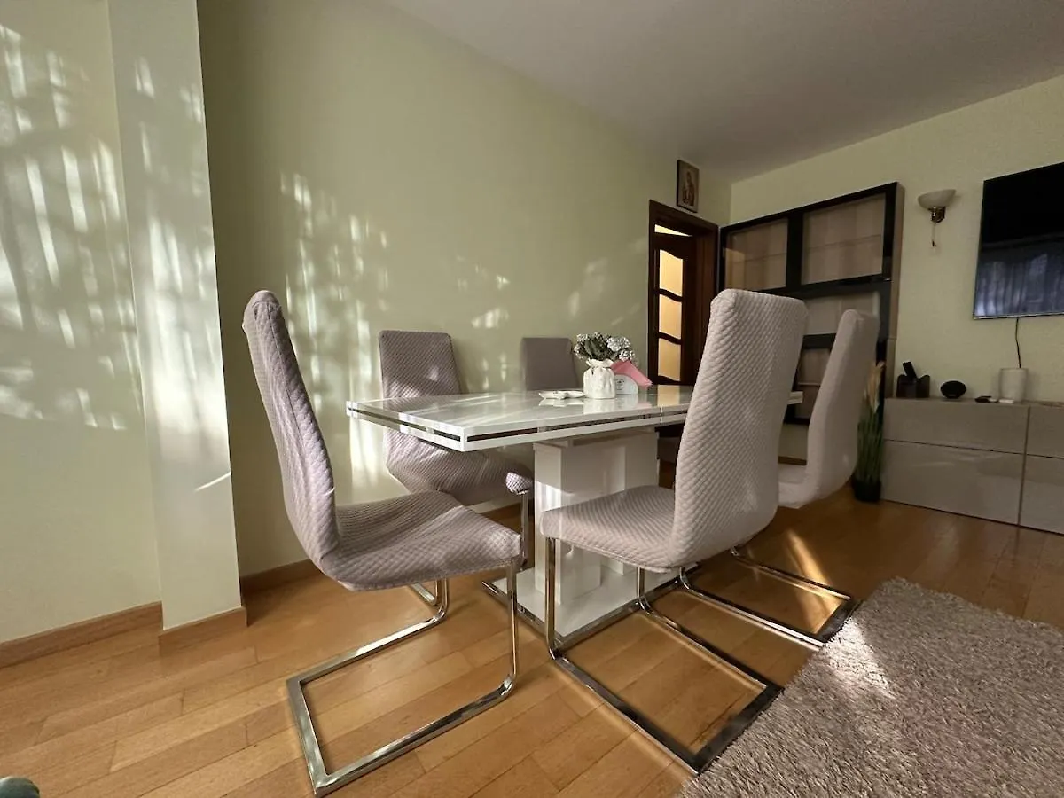 Spacious 2Bedroom -Living Room Apartament Comfort Bucarest Apartamento
