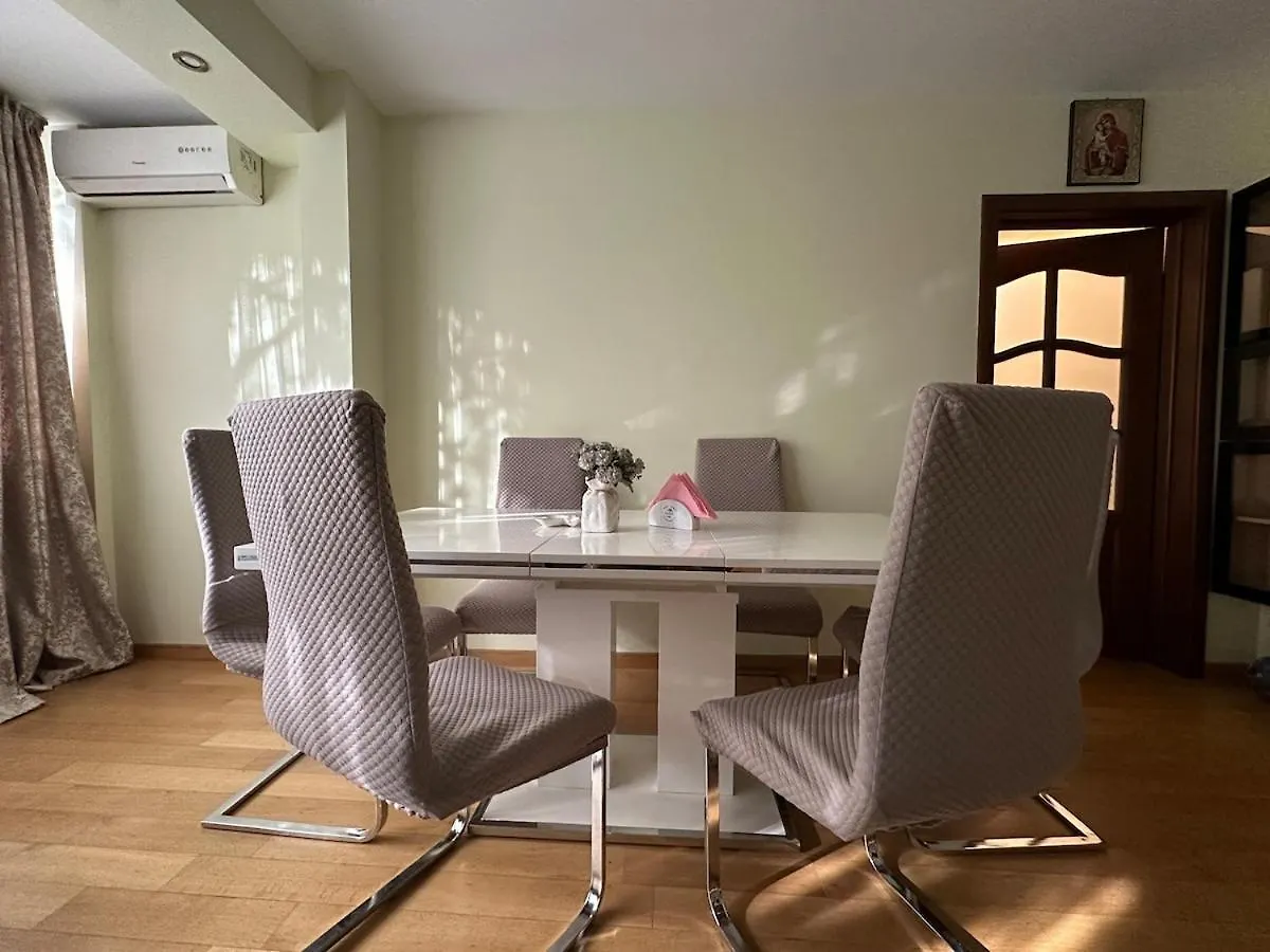 Apartamento Spacious 2Bedroom -Living Room Apartament Comfort Bucareste